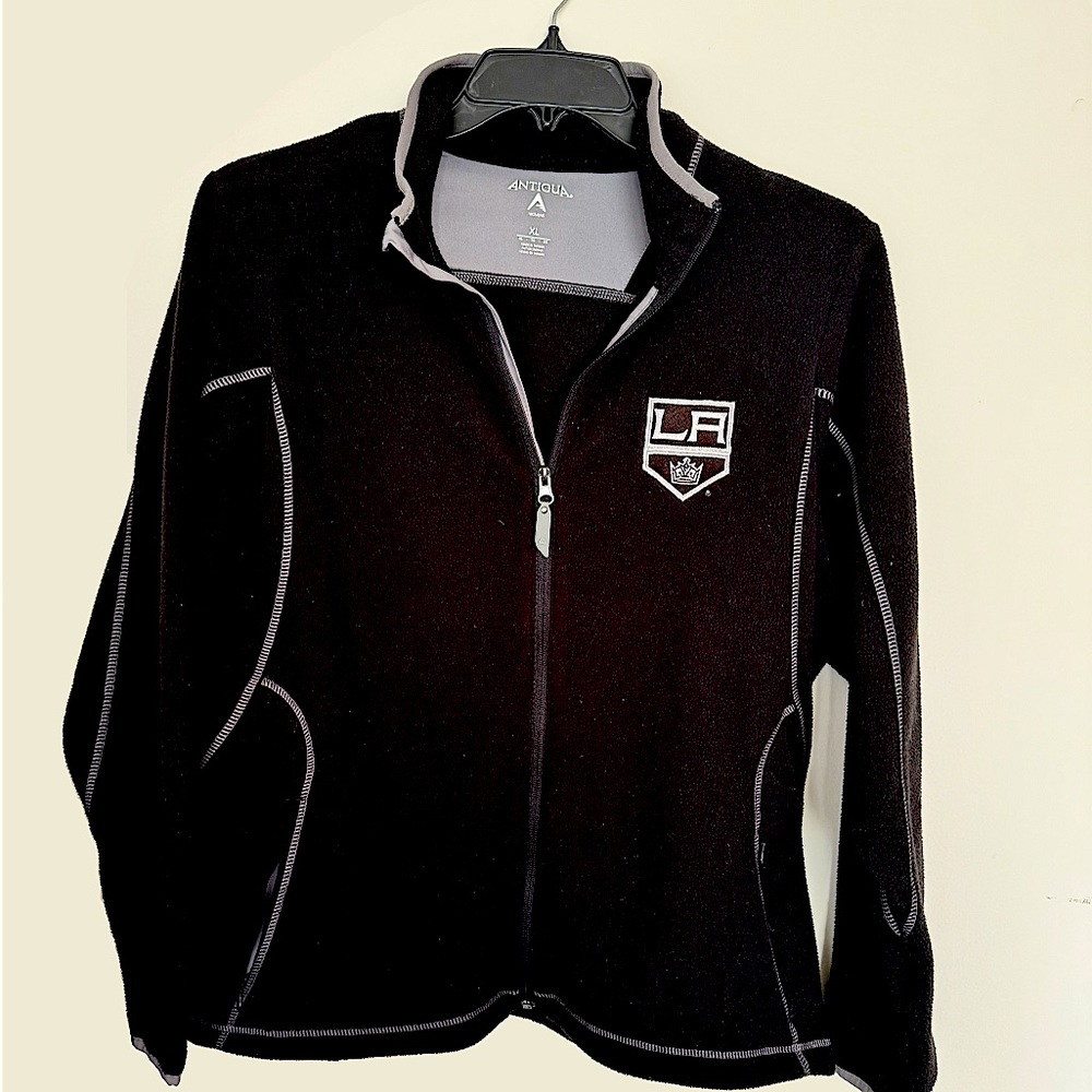 Antigua XL women’s Los Angeles Kings (Hockey) black fleece jacket